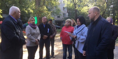 Корни дерева повредили канализацию