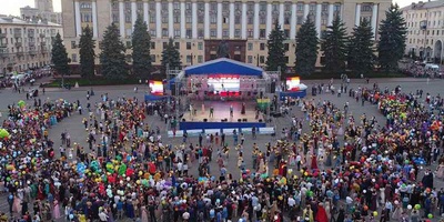 Выпускники простились со школой
