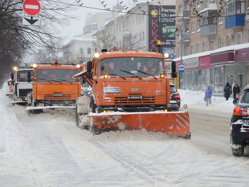 Снегопад на минувших выходных прибавил работы дорожникам
