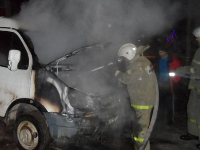 В Липецке сгорел микроавтобус "Хендай"