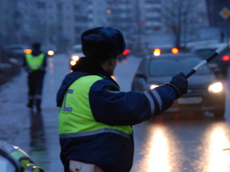 В Липецке задержали пьяного таксиста без прав 