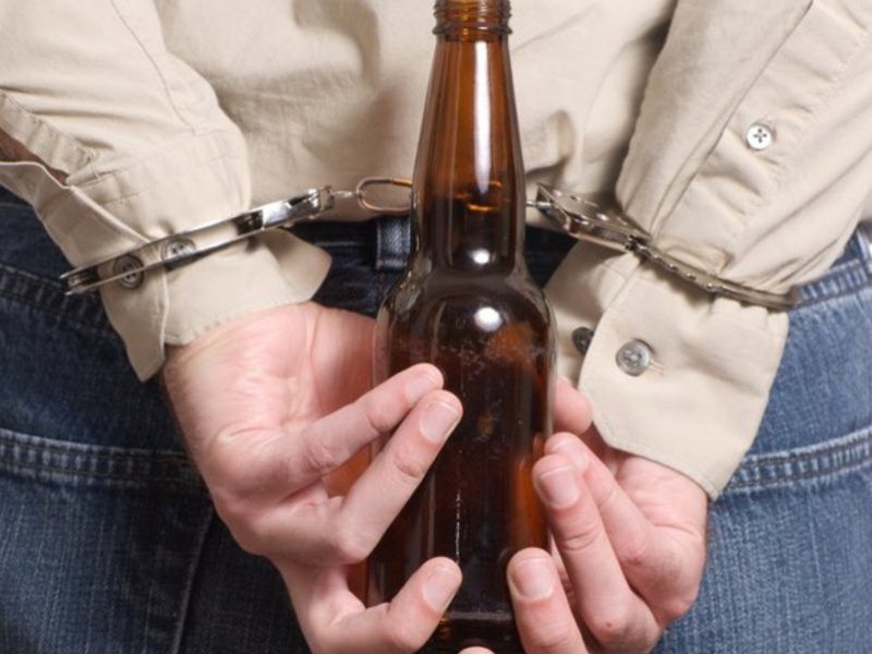Полицейские задержали в Липецке любителя пива