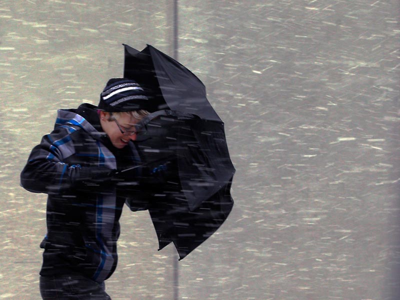 Липчан предупреждают об усилении ветра и снегопада