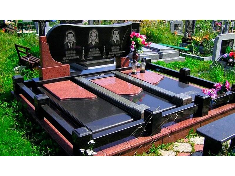 Памятники и надгробья в Екатеринбурге - Каменный двор