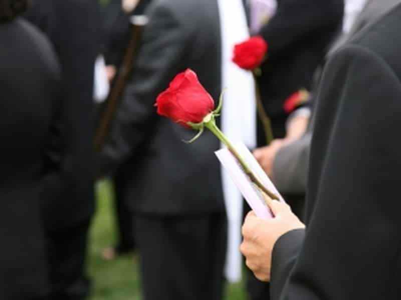Почему организация похорон столь дорогостоящая?