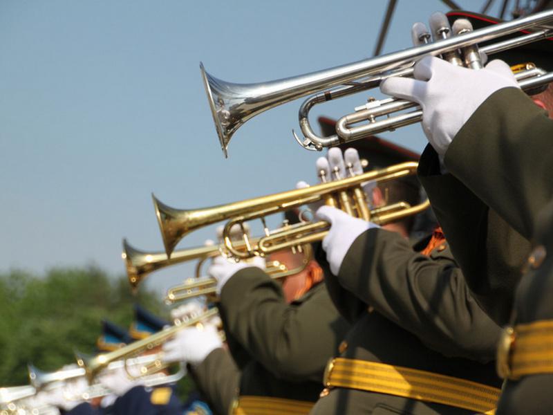 Липецкий военный оркестр выступил на параде в Курске