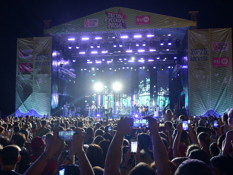 Большой летний фестиваль «Звезды русского радио» в Сочи посетили 250 тысяч человек 