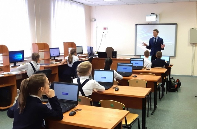 20 школ Липецкой области получат гранты на повышение зарплаты педагогов