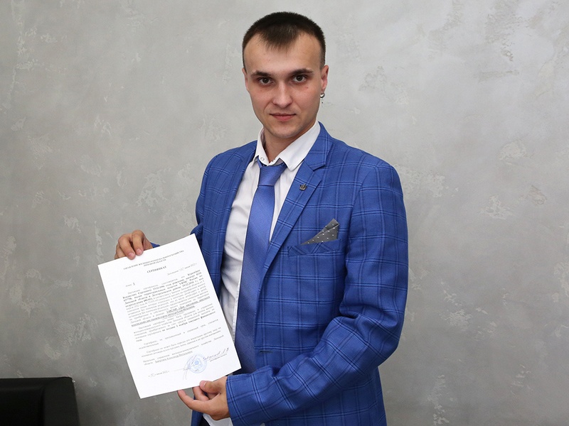 В Липецкой области выдан первый жилищный сертификат для сирот