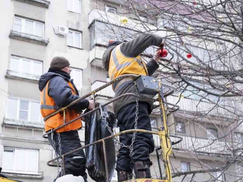 Новогодние украшения с улиц Липецка уберут до конца февраля