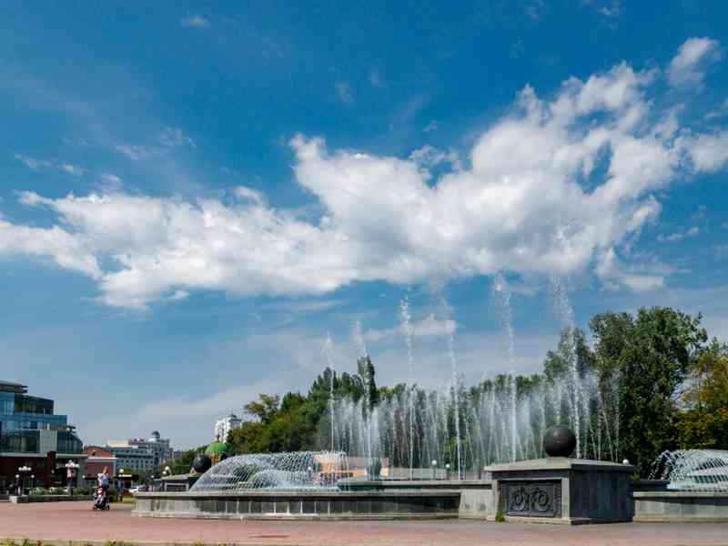 Фонтан на площади Петра Великого временно отключили