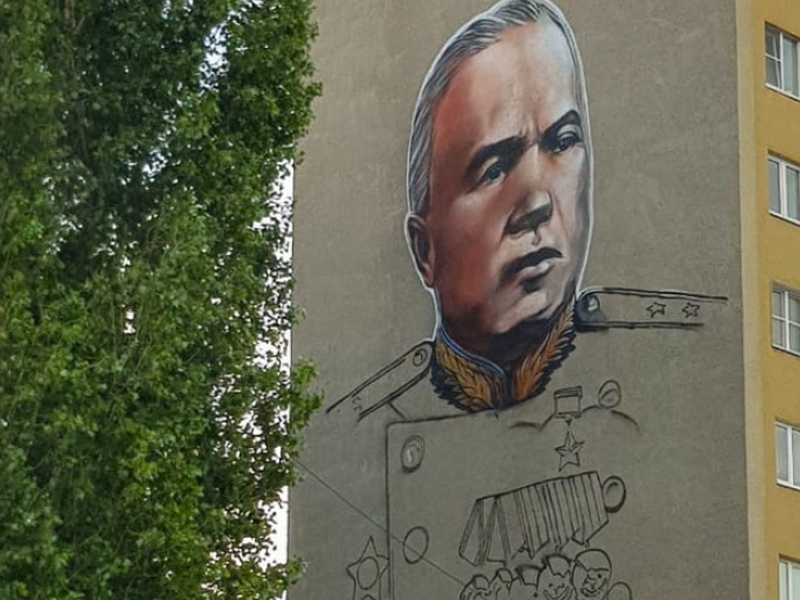 Портрет Героя Советского Союза украсит жилой дом