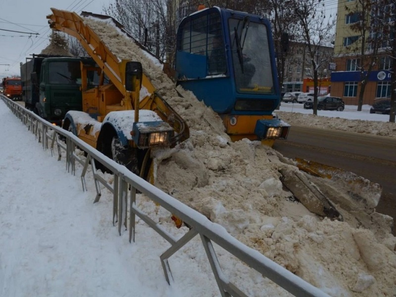 В Липецке коммунальщики «разгребают» последствия снегопада