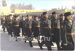 На плацу воинской части состоялся торжественный митинг, в котором приняли участие представители власти области