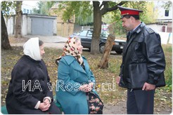 Уже завтра бывшим милиционерам придется следовать принципам полицейских: соблюдение прав и свобод граждан, законность, беспристрастность, открытость и публичность, а также обеспечивать общественное доверие и поддержку граждан. Последний пункт, по мнению многих аналитиков, станет самым сложным в деле полицейских.
