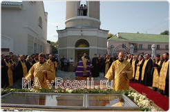 Молебен и крестный ход возглавил прибывший на торжества епископ Конотопский и Глуховский Иосиф