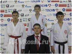 <em>Владимир Карантаев и его воспитанники </em>