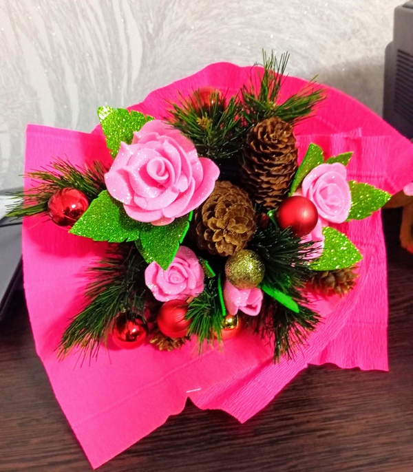 Вместо ёлки -новогодний букет