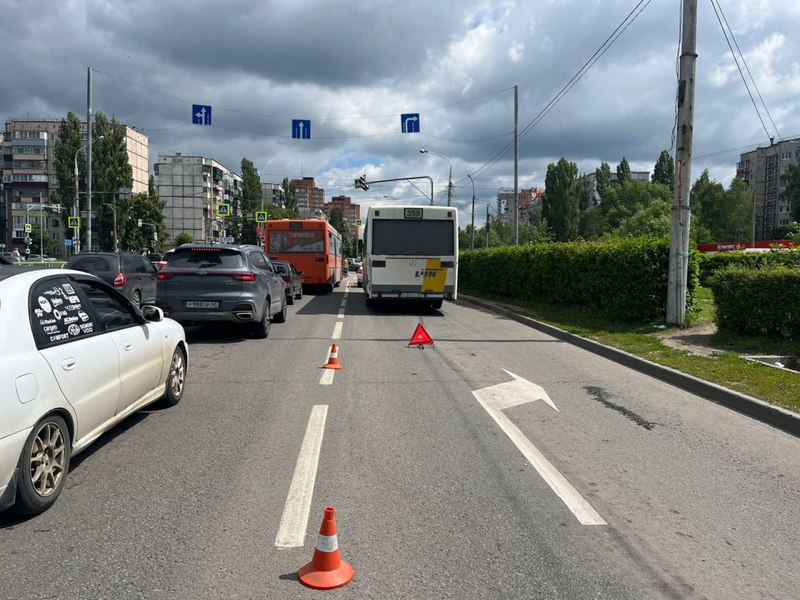 Ребенок попал под автобус в Липецке