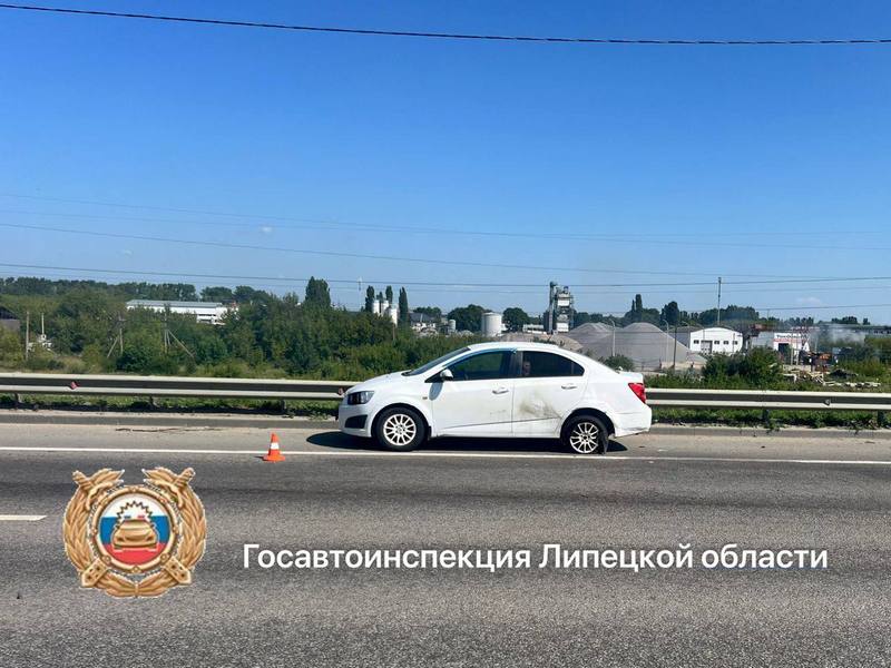 ДТП в Липецке: столкнулись мотоцикл и легковушка
