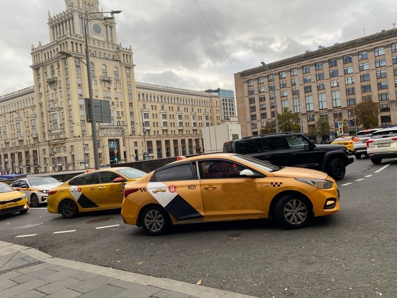 Таксистов пересадят на отечественный автопром