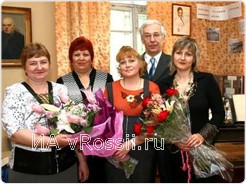 Коллектив Лебедянского городского краеведческого музея, в центре - директор Наталья Грузман