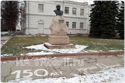Именем великого классика на его родине дышит буквально всё