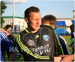 Голкипер Валерий Чижов в течение игры несколько раз выручал свою команду.