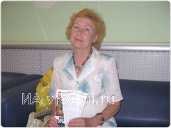 Призы за Екатерину Корчемную получила ее мама - Валентина Федоровна. Сама Катя сейчас в отпуске и колесит на велосипеде по Норвегии