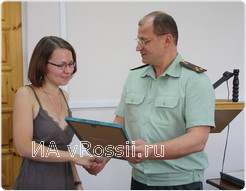 В завершении встречи журналисты липецких СМИ, активно сотрудничающих с управлением Федеральной службы РФ по контролю за оборотом наркотиков по Липецкой области, были награждены благодарственными письмами. В их числе оказался и представитель Липецкого городского портала GorodLip.ru