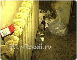 Подъезд жилого дома скорее напоминает притон