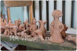 Дети сами лепят игрушки