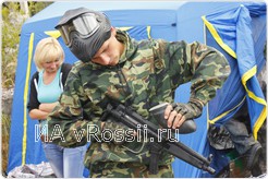 <em>Сколько же шаров вмещает магазин?</em>