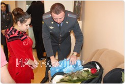 <em>Счастливые мамы пообещали использовать автокресло в поездках</em> 