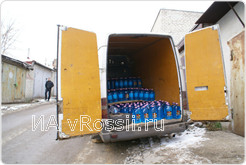 <em>Триста пятилитровых бутылок 